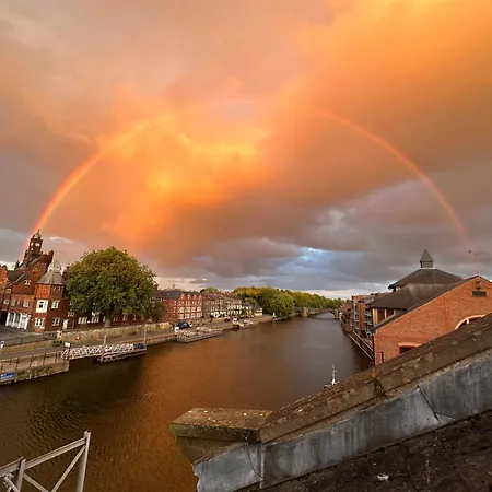 Loveyork Penthouse Riverside With Free Parking * 요크