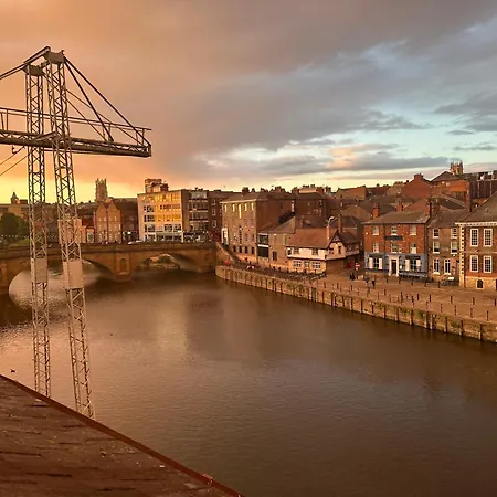 아파트 Loveyork Penthouse Riverside With Free Parking